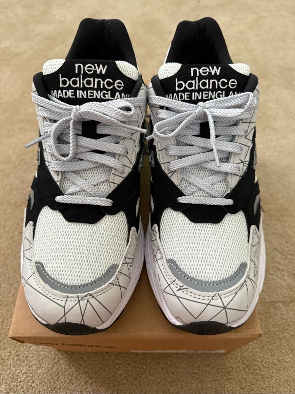 New Balance 920 Made in England “White and Black”